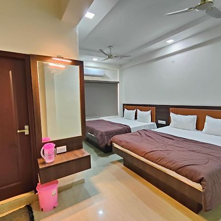 Hotel Heritage Palace Bhuj Exteriör bild
