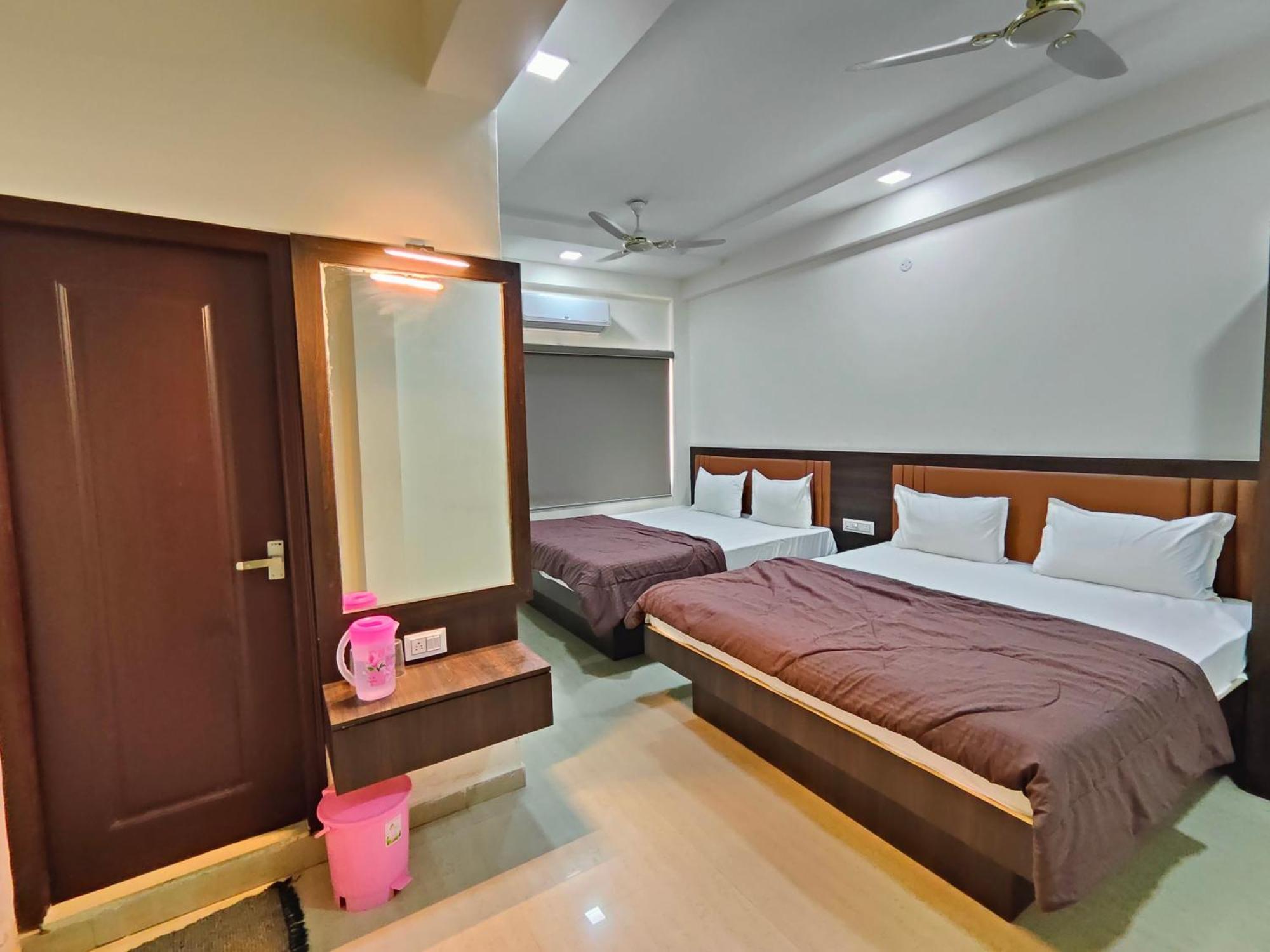 Hotel Heritage Palace Bhuj Exteriör bild