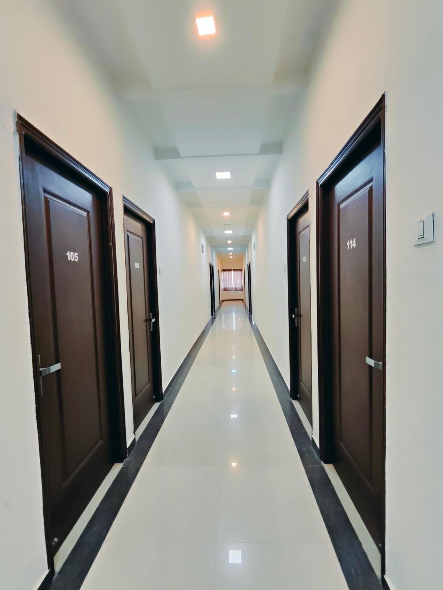 Hotel Heritage Palace Bhuj Exteriör bild