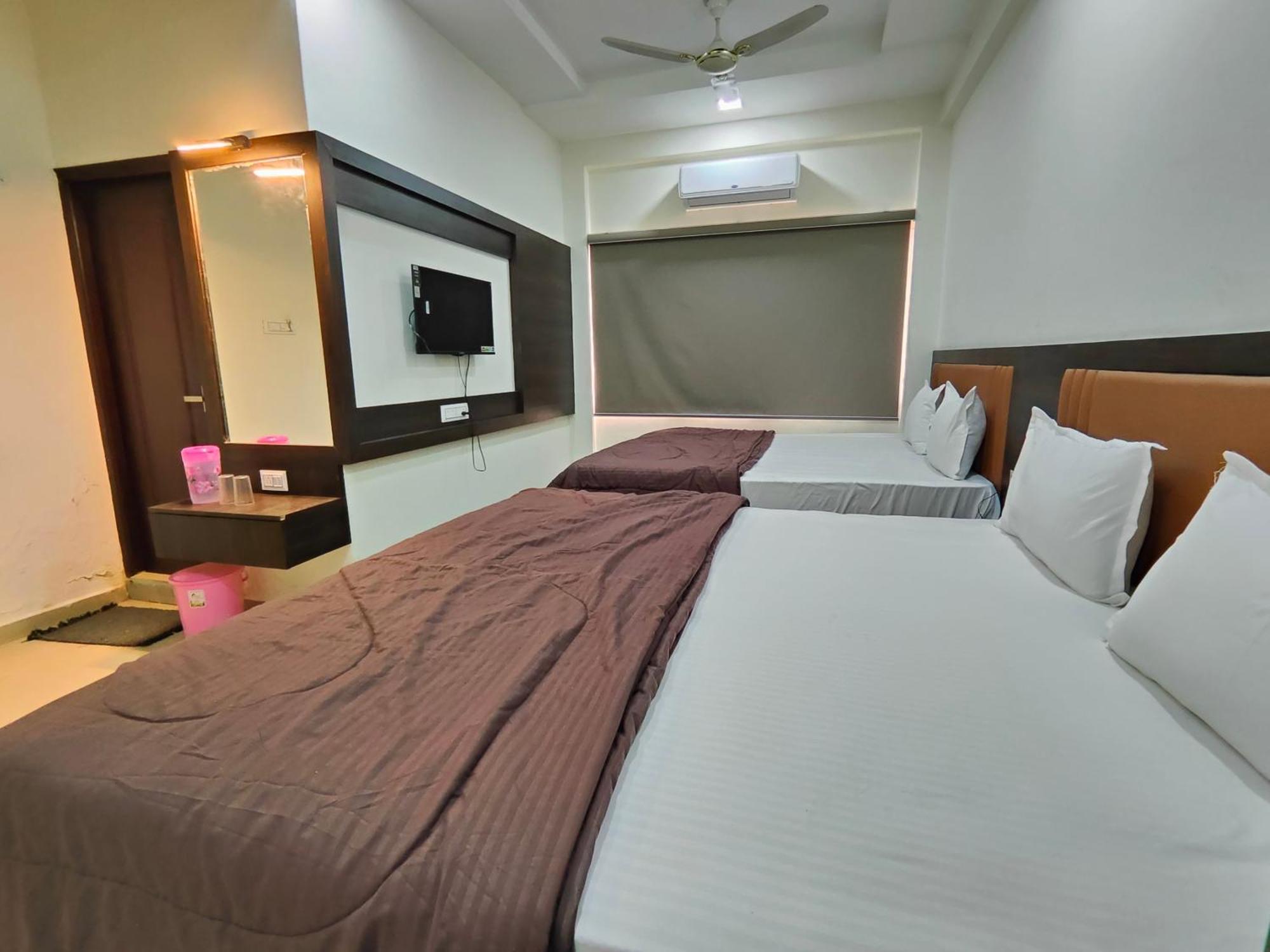 Hotel Heritage Palace Bhuj Exteriör bild