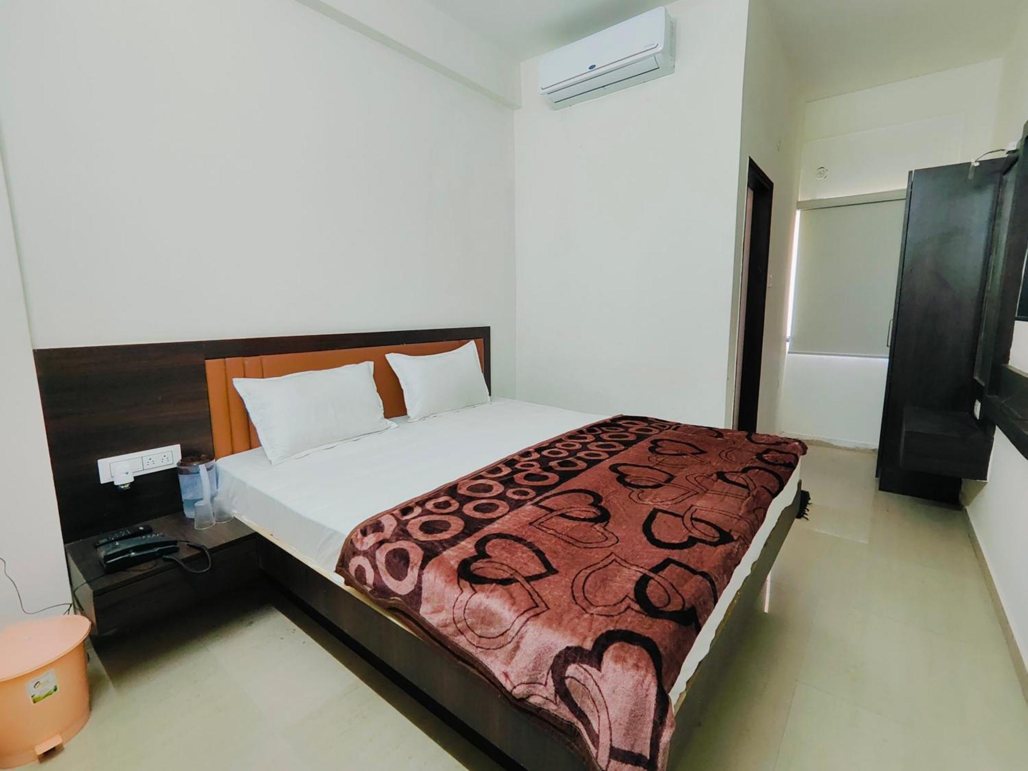 Hotel Heritage Palace Bhuj Exteriör bild