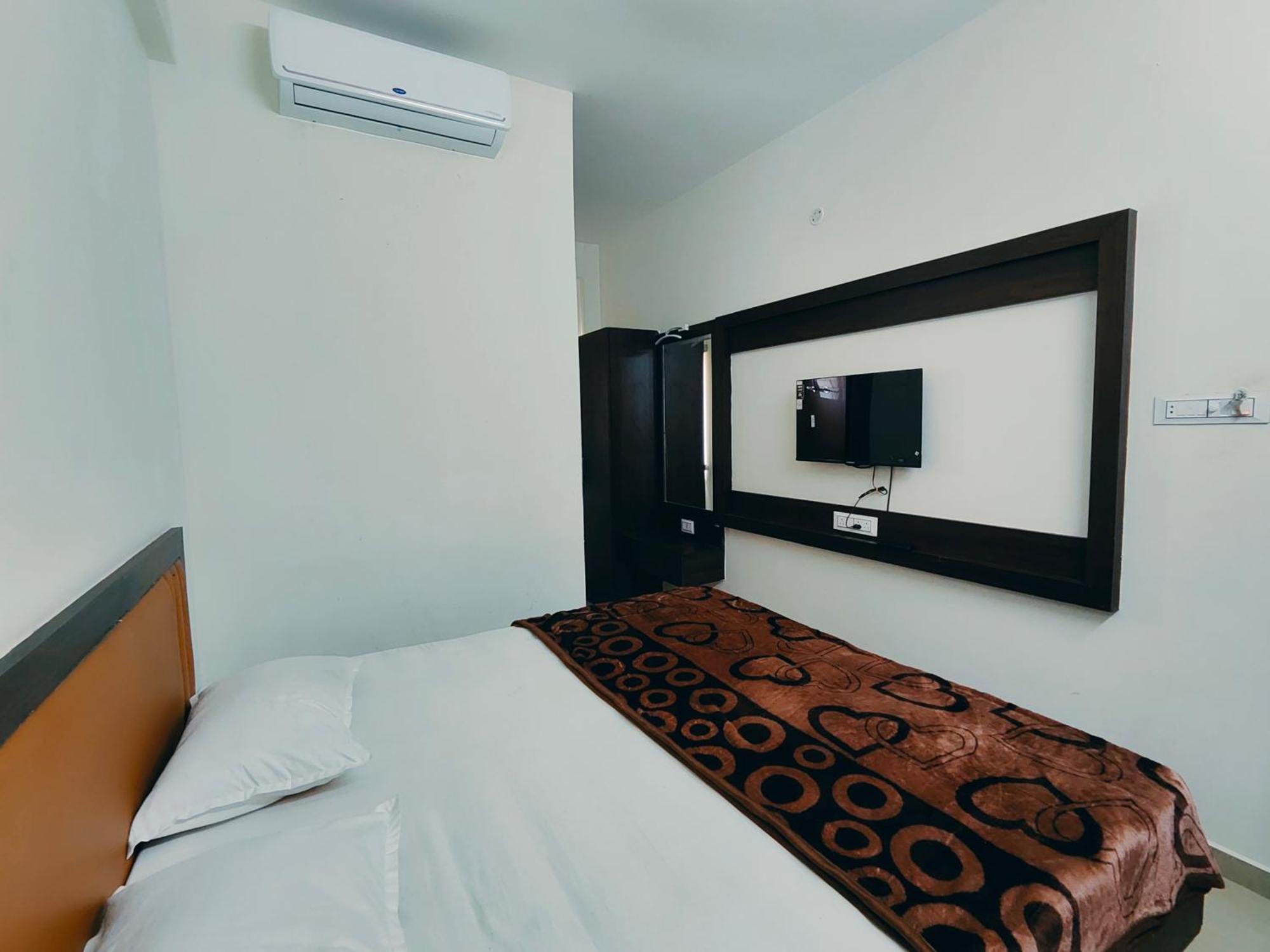Hotel Heritage Palace Bhuj Exteriör bild