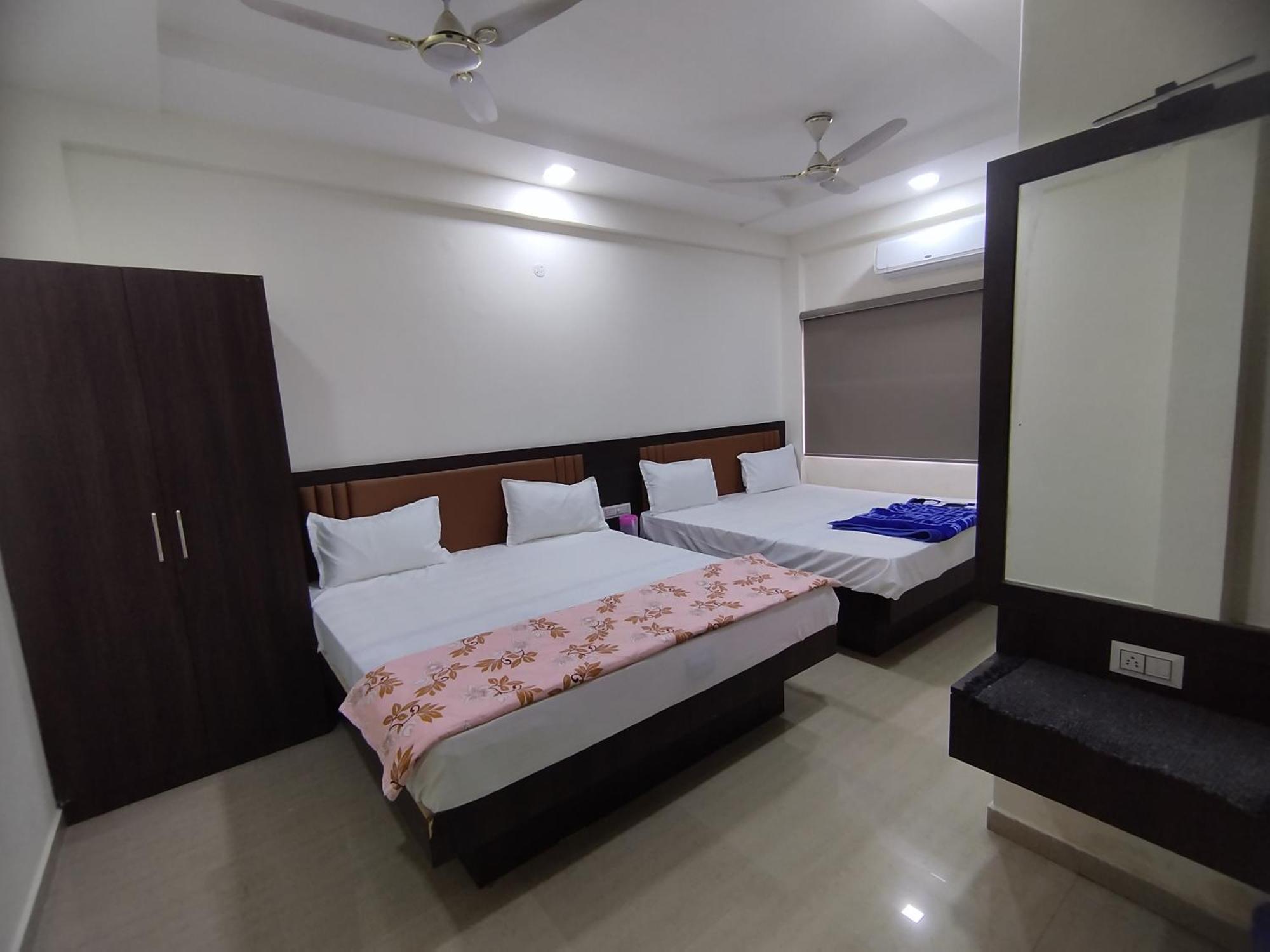 Hotel Heritage Palace Bhuj Exteriör bild