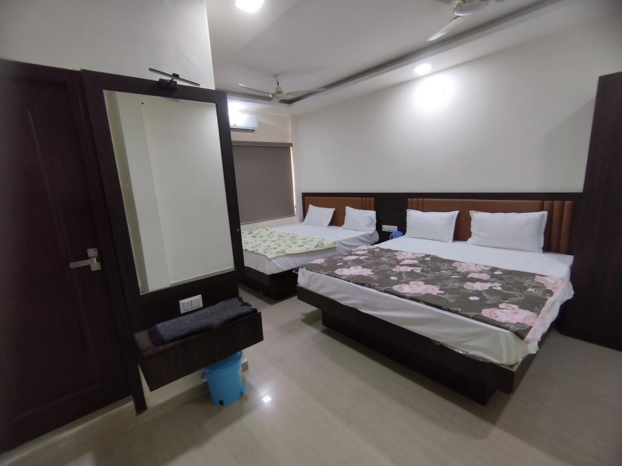 Hotel Heritage Palace Bhuj Exteriör bild