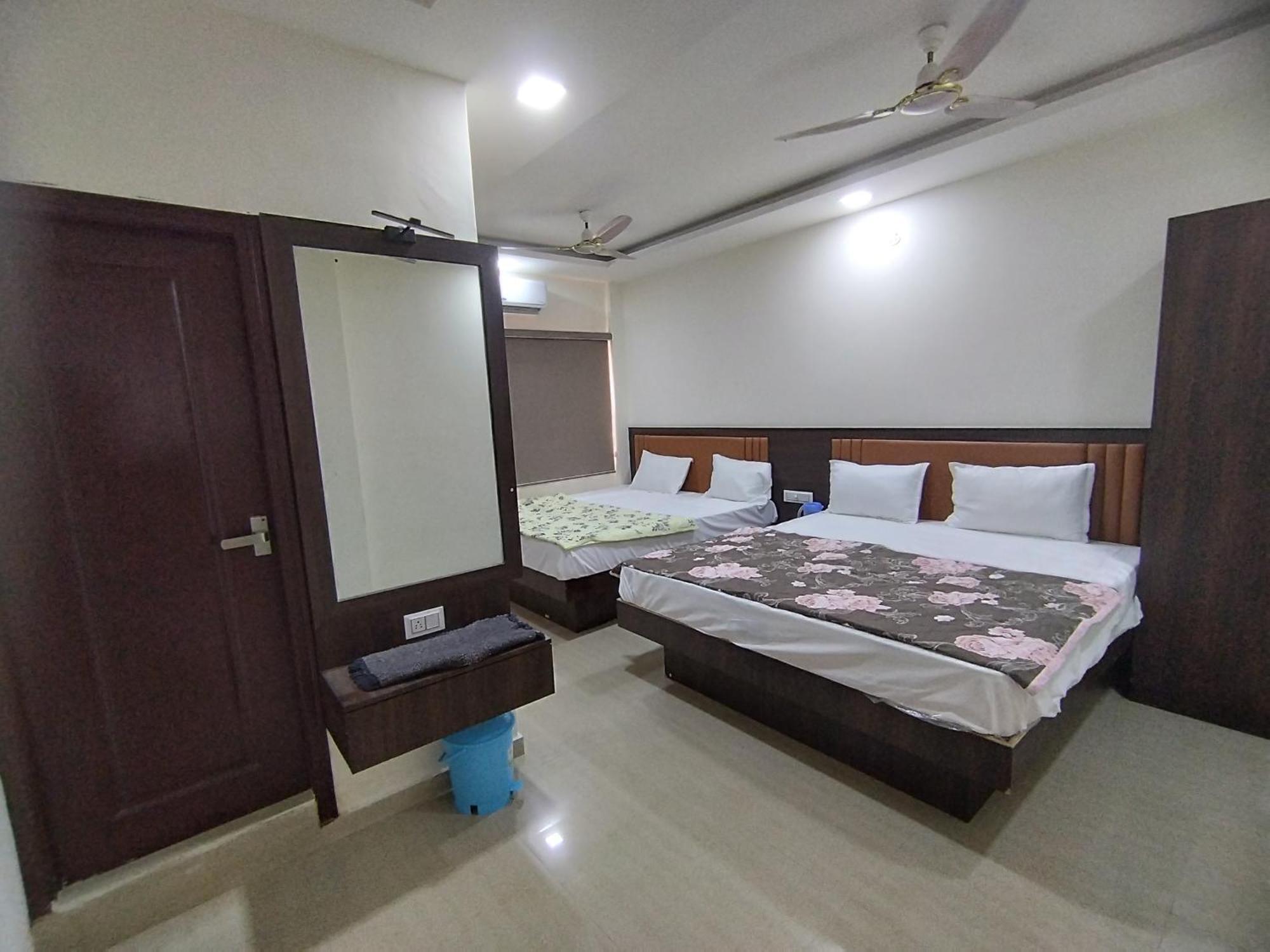 Hotel Heritage Palace Bhuj Exteriör bild
