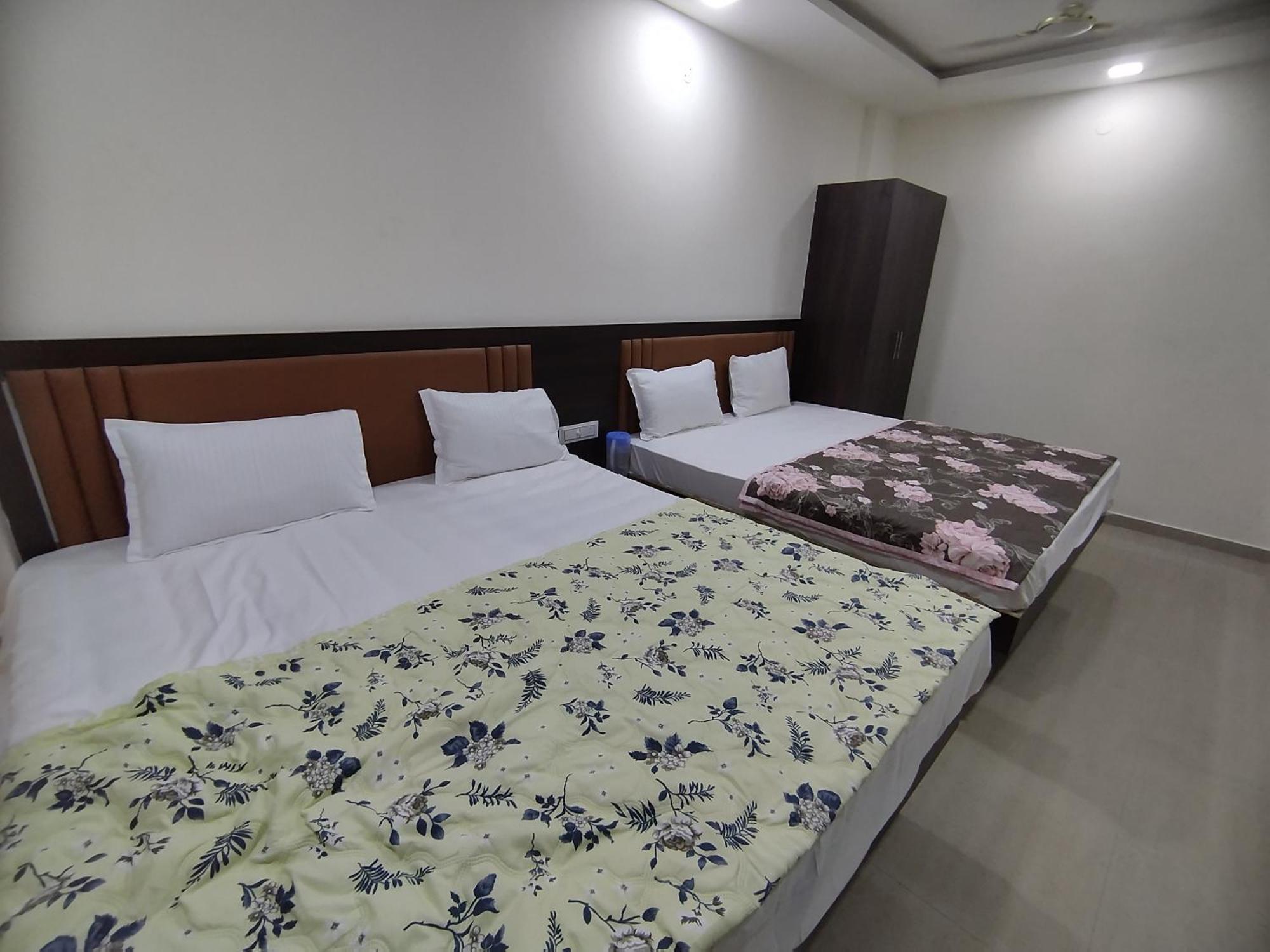 Hotel Heritage Palace Bhuj Exteriör bild